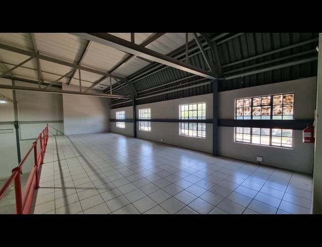 734M² WAREHOUSE TO LET IN JET PARK